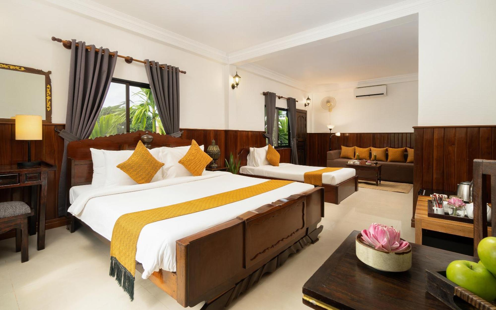 The Urban Hotel Siem Reap Bagian luar foto
