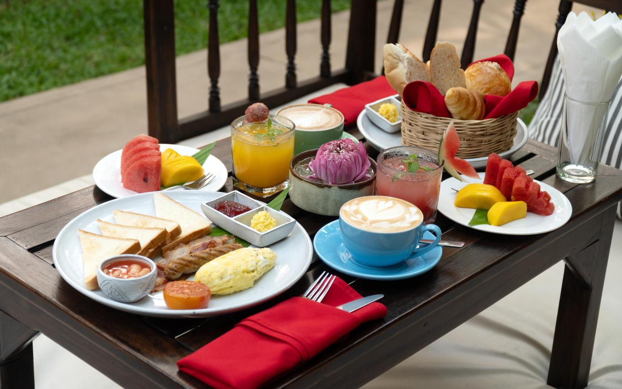 The Urban Hotel Siem Reap Bagian luar foto