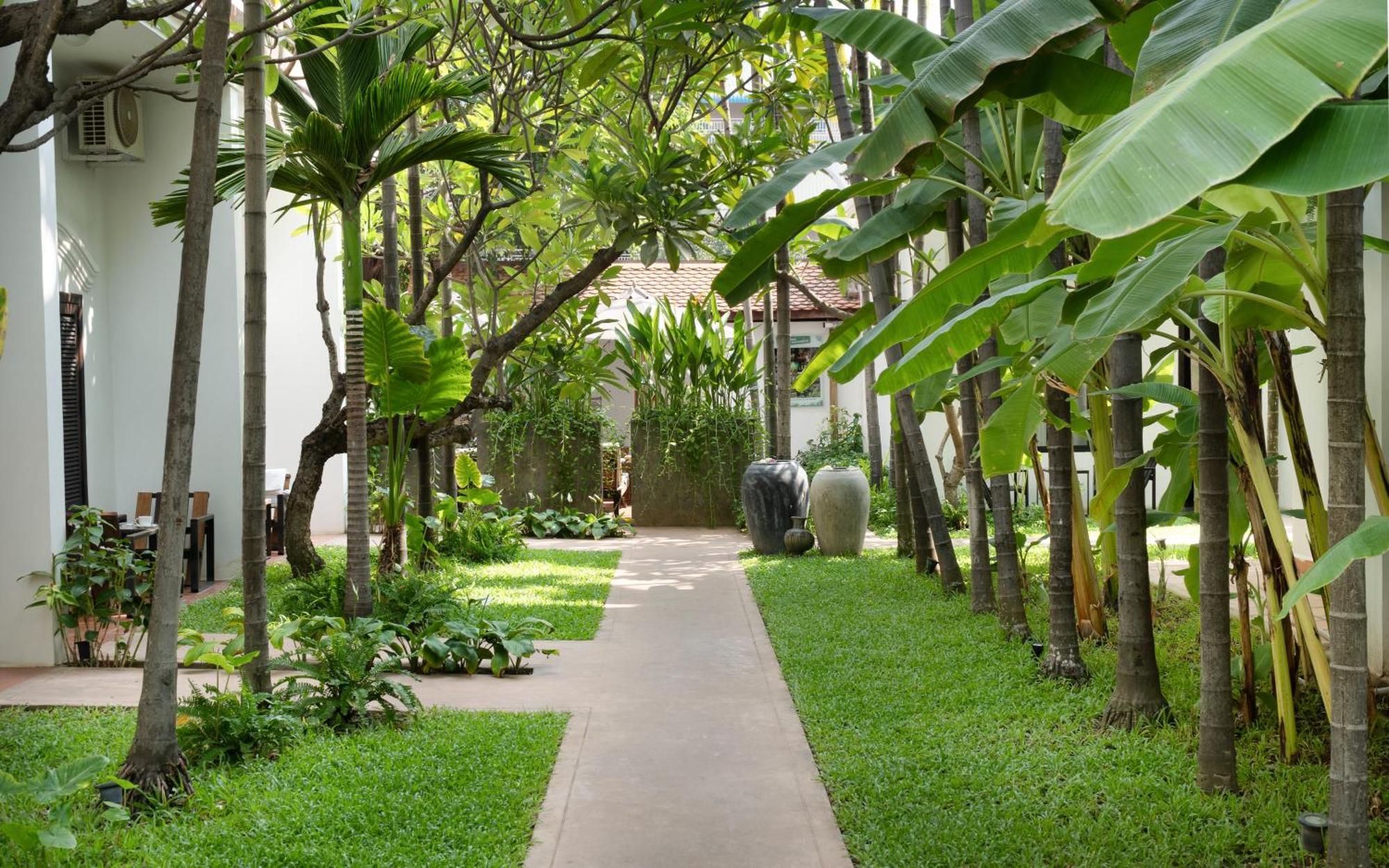 The Urban Hotel Siem Reap Bagian luar foto
