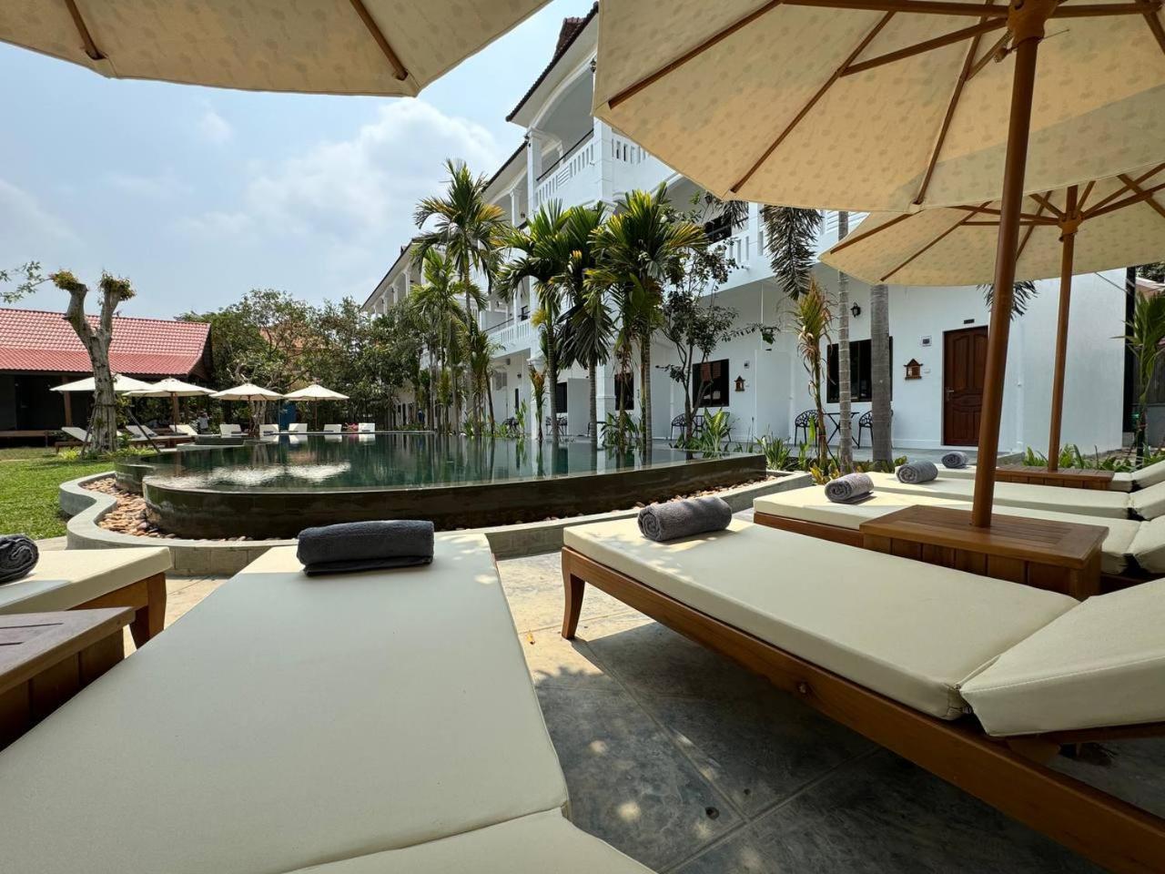 The Urban Hotel Siem Reap Bagian luar foto