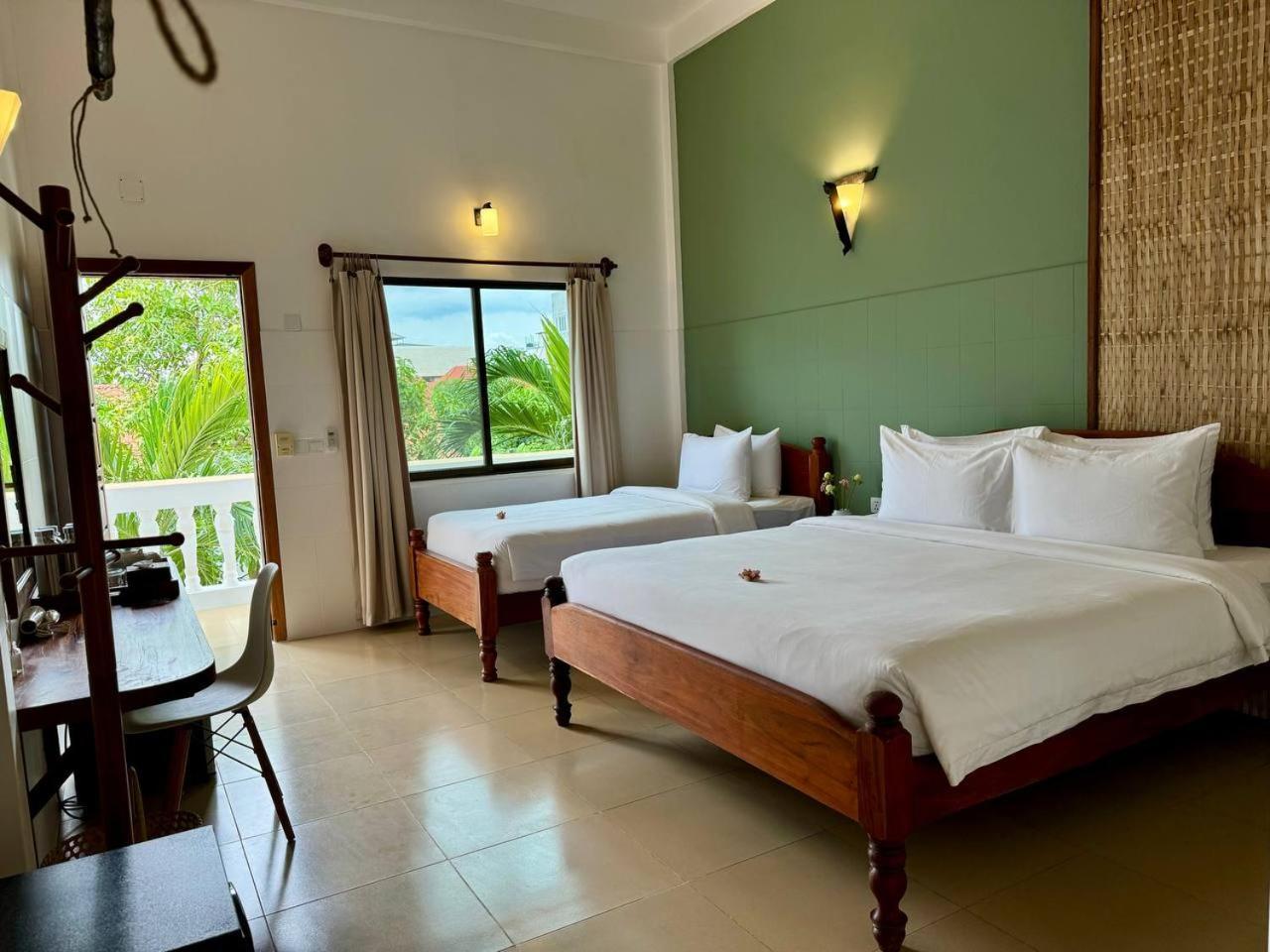 The Urban Hotel Siem Reap Bagian luar foto
