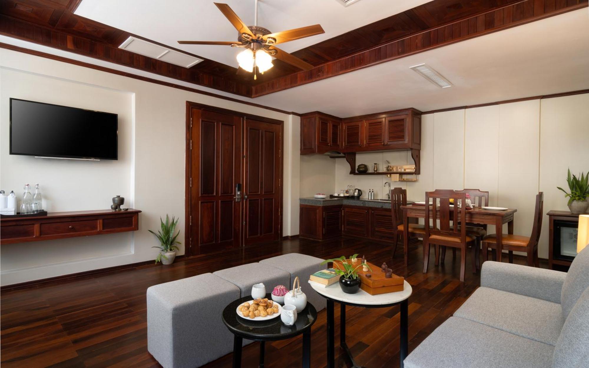 The Urban Hotel Siem Reap Bagian luar foto